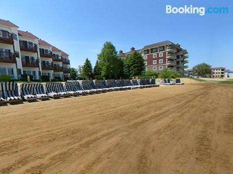 The Beach Condominium Hotel Resort Траверс-Сіті Екстер'єр фото